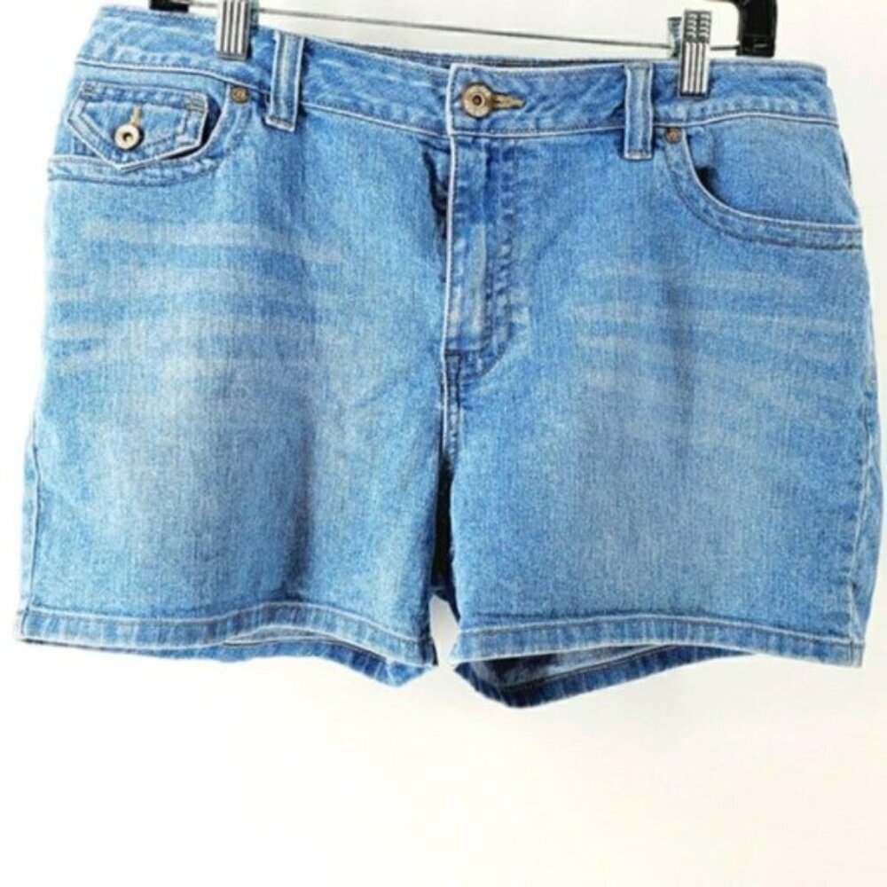 Cato Women's 14 Casual Blue Denim Accented Back Pockets Stonewash Summer Shorts